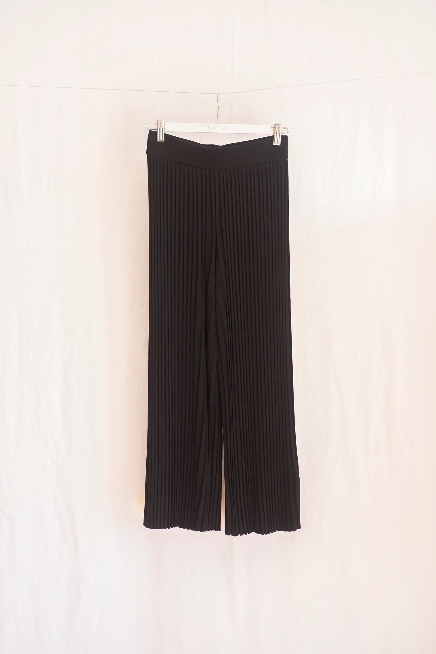 PANTALÓN PALAZZO DE PUNTO PLISADO