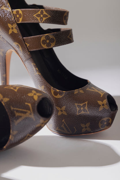 STILETTO RITUAL FETISH