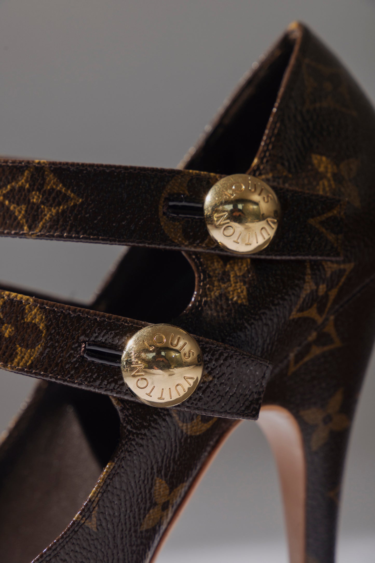 STILETTO RITUAL FETISH