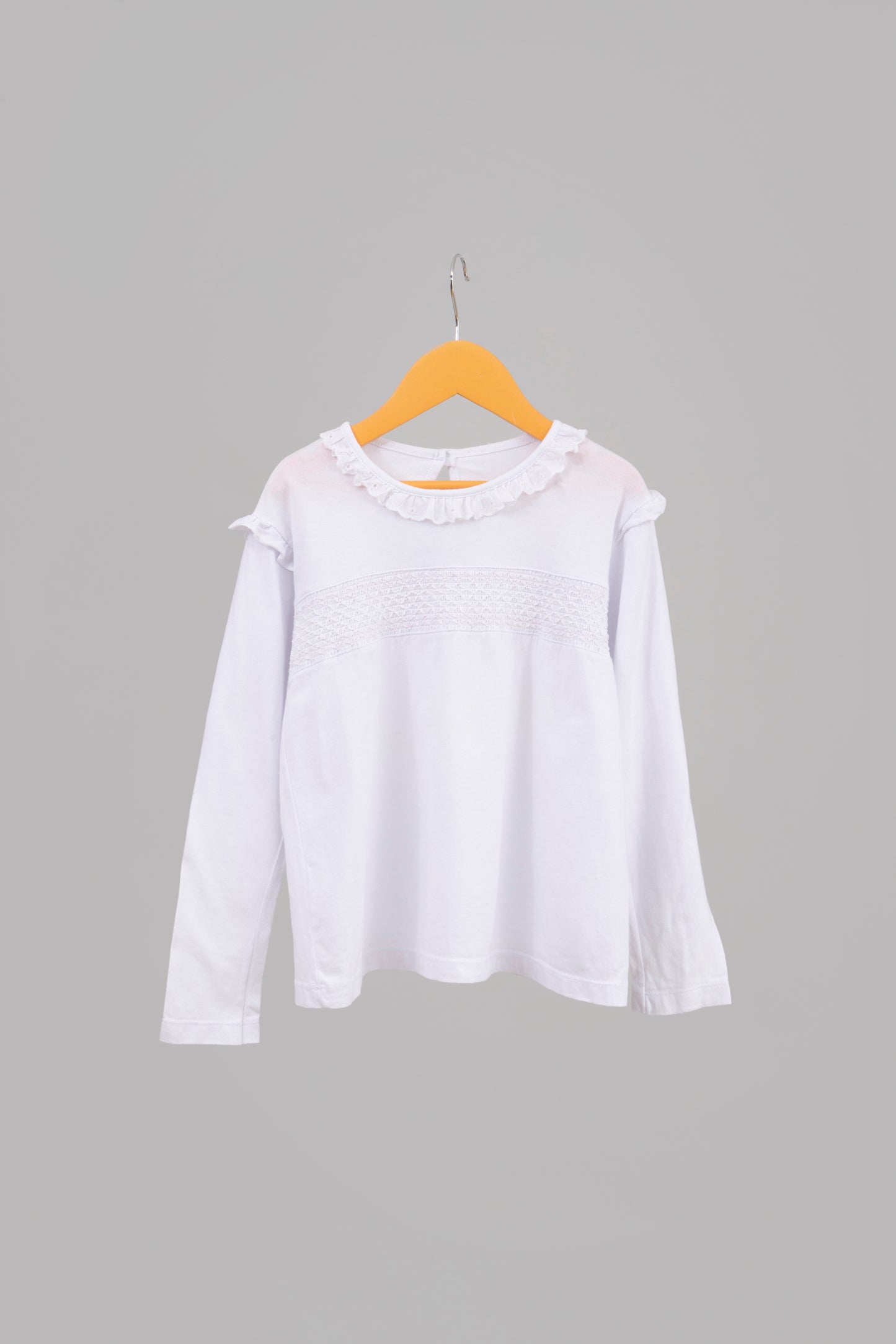 POLERA BLANCA CON VUELOS Y BORDADO PETIT