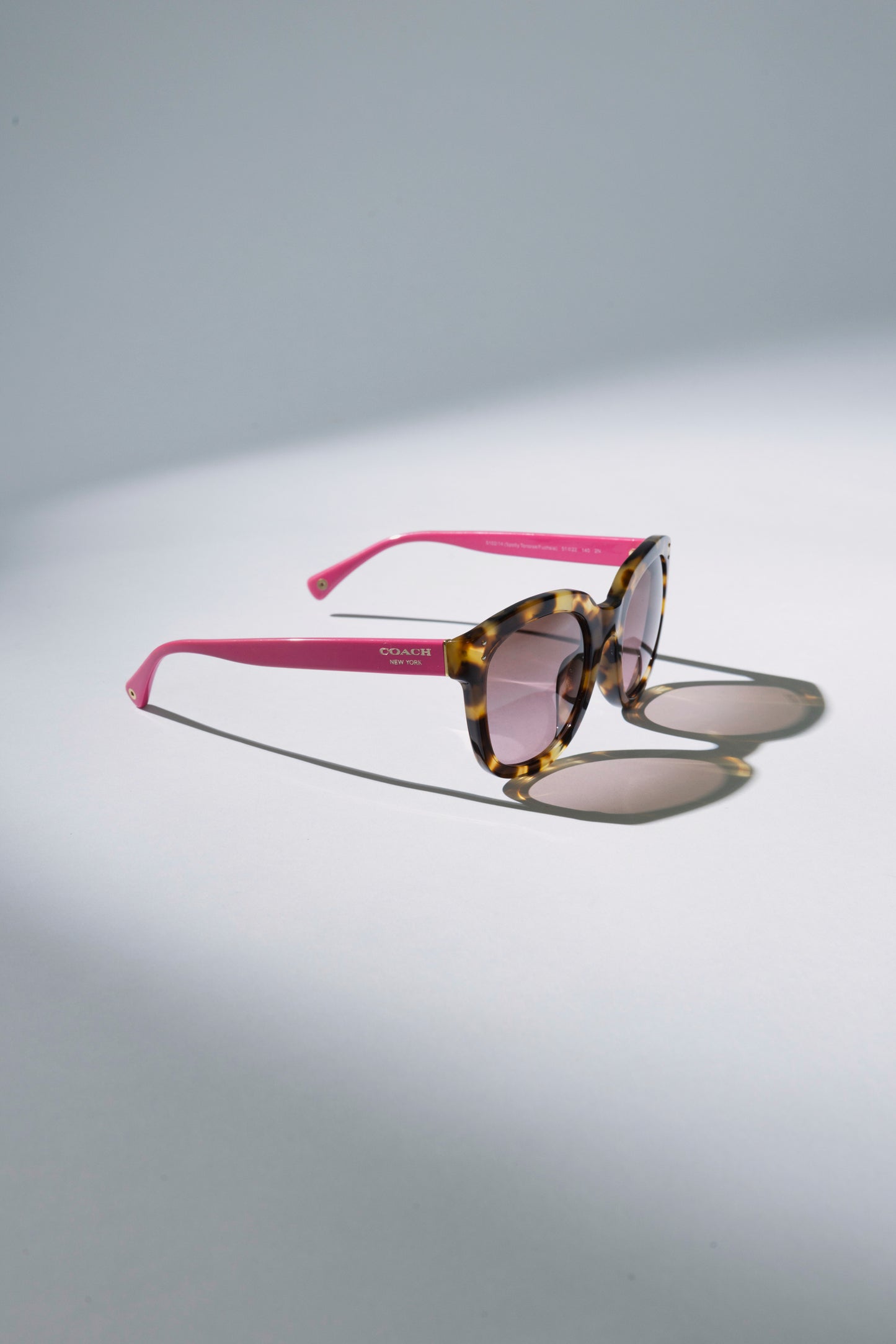 ANTEOJOS CASEY MANCHA TORTUGA FUCHIA