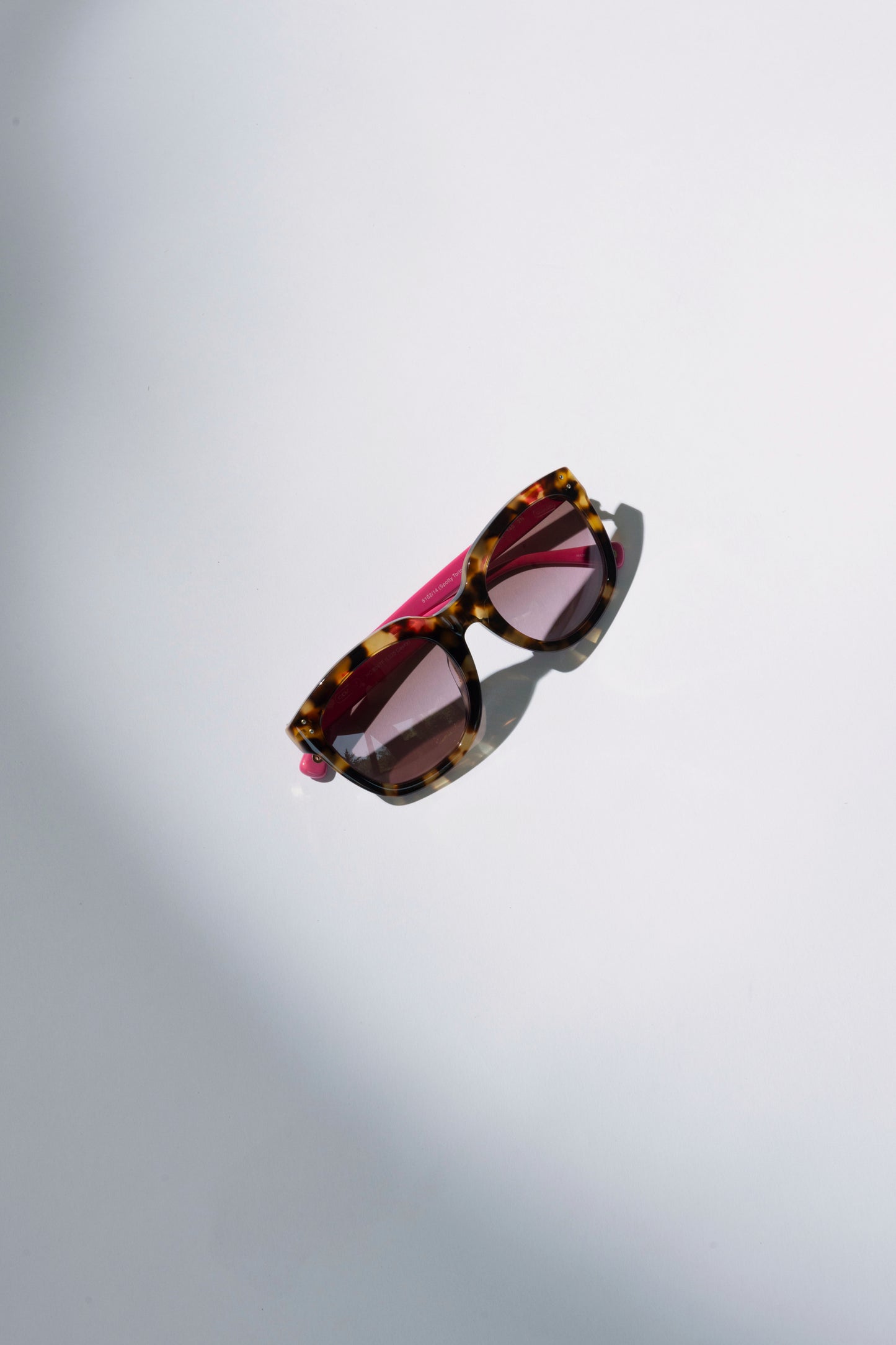 ANTEOJOS CASEY MANCHA TORTUGA FUCHIA