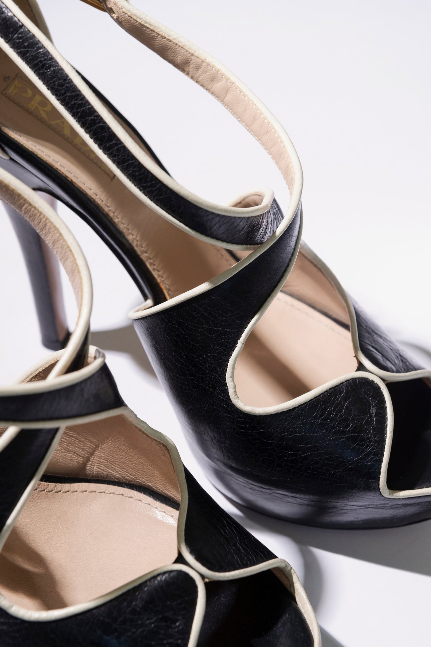 SANDALIAS BLACK & CREAM