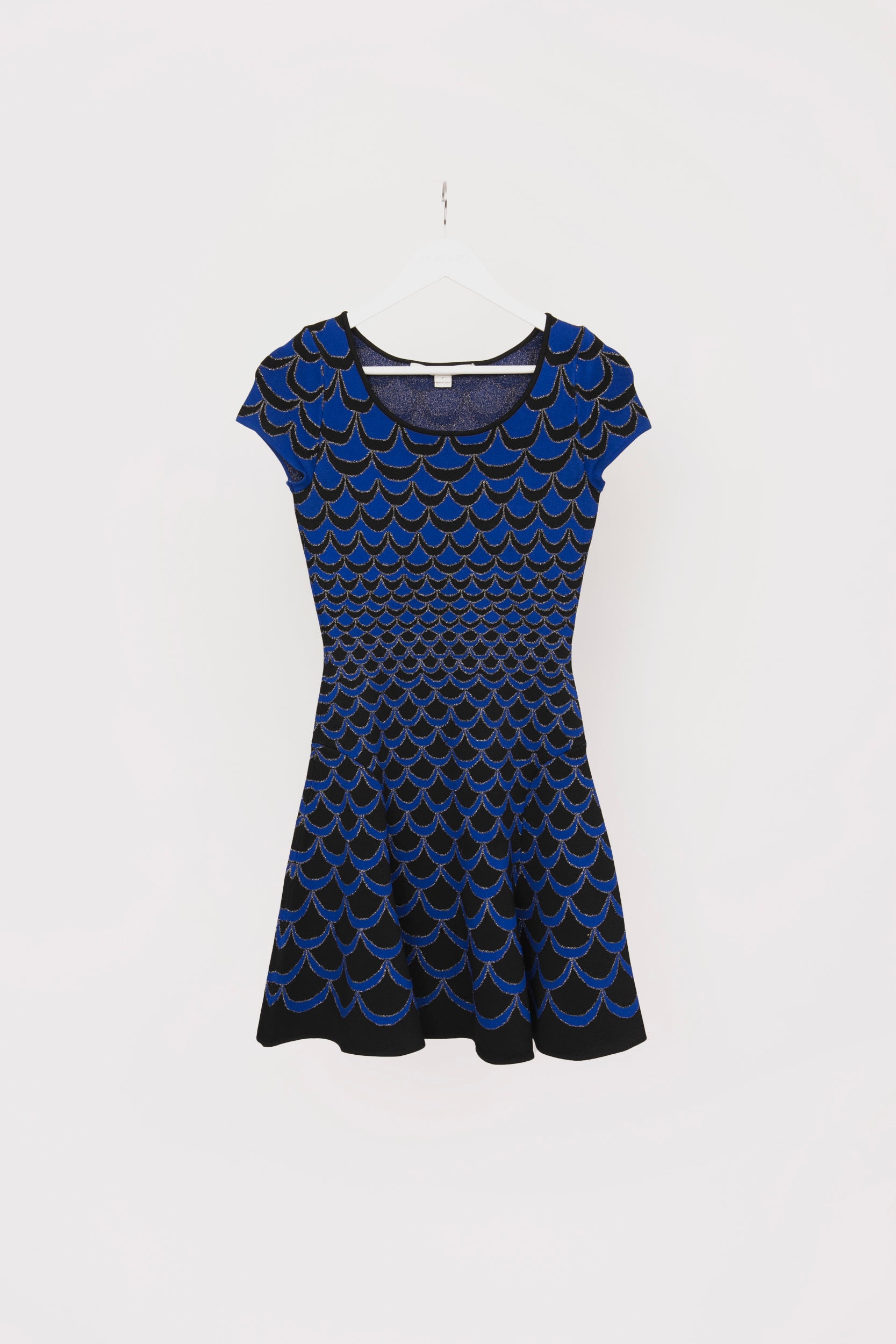 Vestido Largo Halter con Pliegues Metálicos