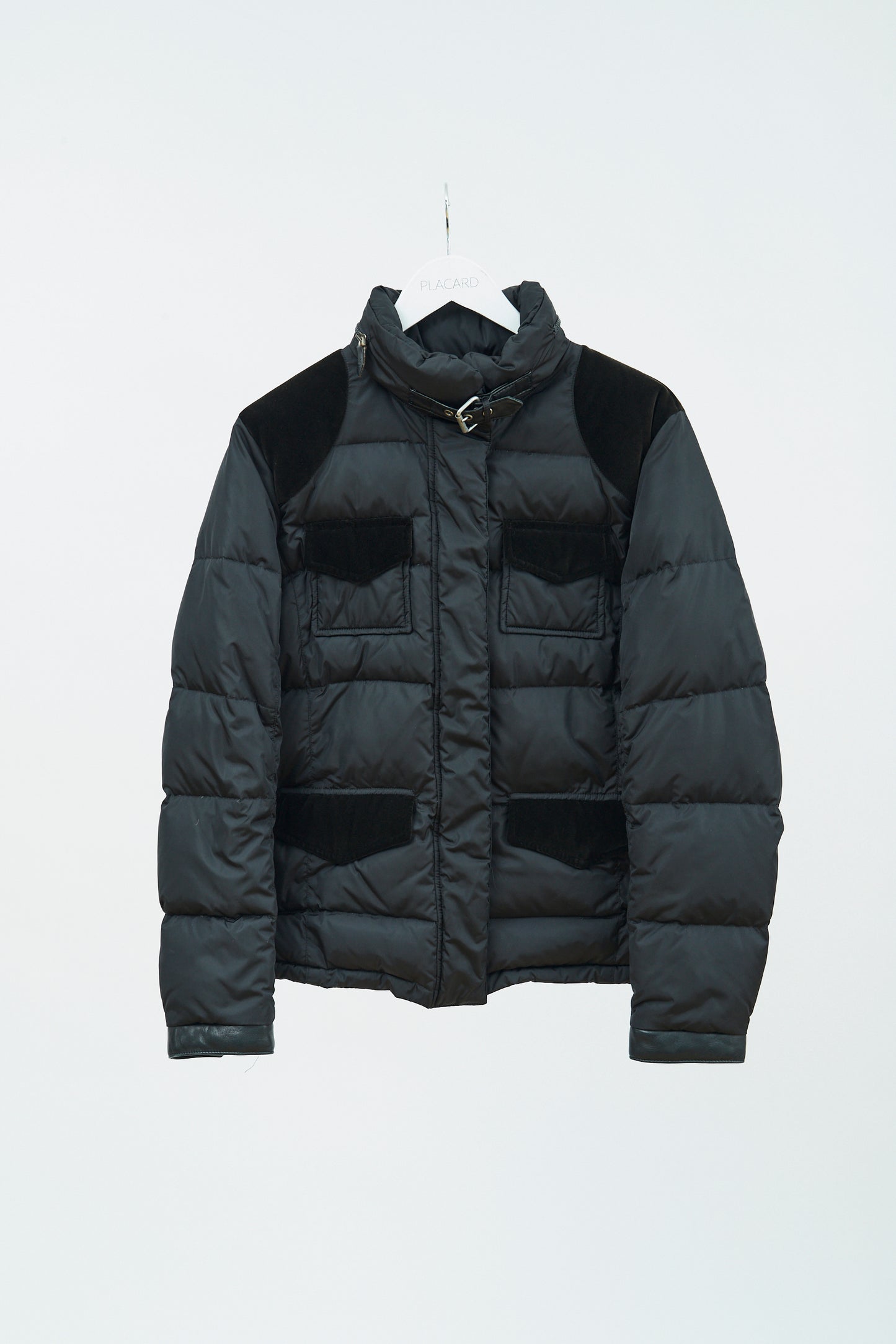 PARKA ACOLCHADA CON PANELES DE TERCIOPELO Y CINTURÓN [ARCHIVO]