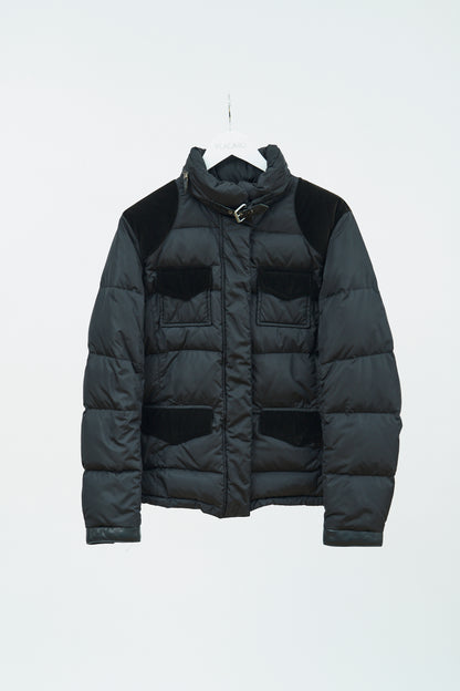 PARKA ACOLCHADA CON PANELES DE TERCIOPELO Y CINTURÓN [ARCHIVO]