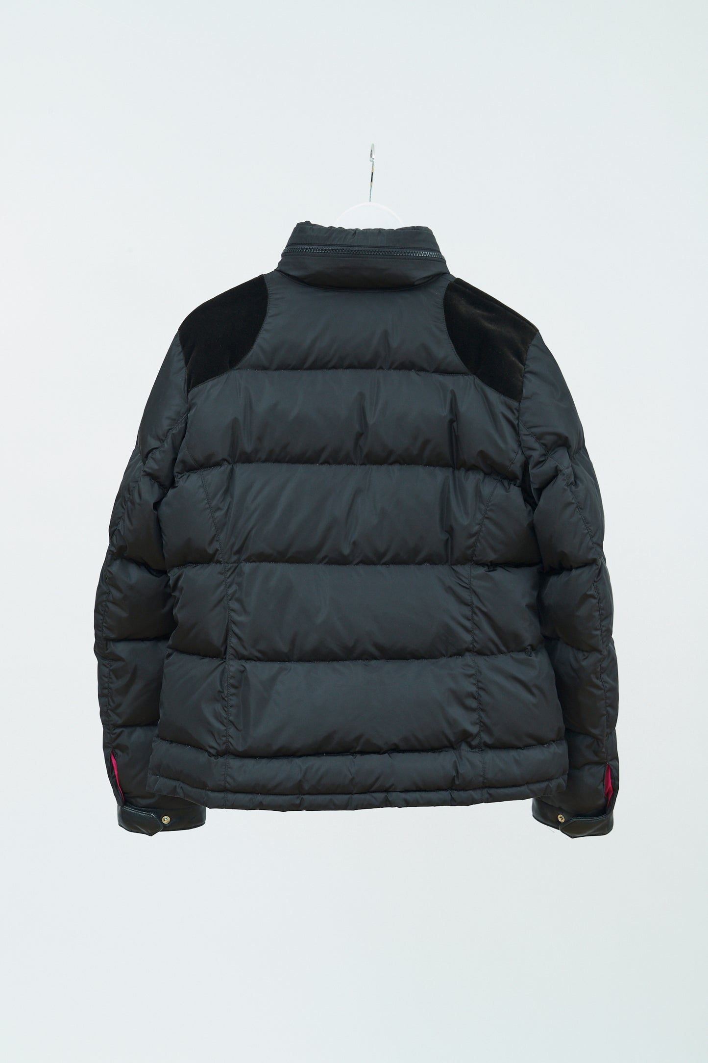 PARKA ACOLCHADA CON PANELES DE TERCIOPELO Y CINTURÓN [ARCHIVO]